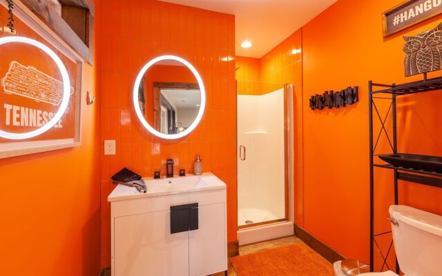 Night Owl 3 Bedroom Cabin by RedAwning