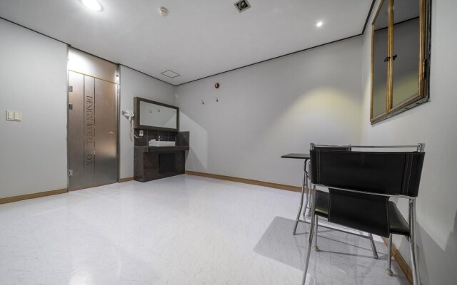 Gunsan Fox Tourist Hotel