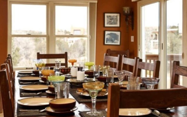 Piñon Vista - 360° Majestic Views, Just Blocks From the Plaza