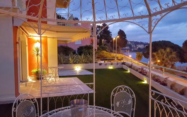 Deluxe apartment Villefranche Sea view front Terrace 230m2 with Jacuzzi