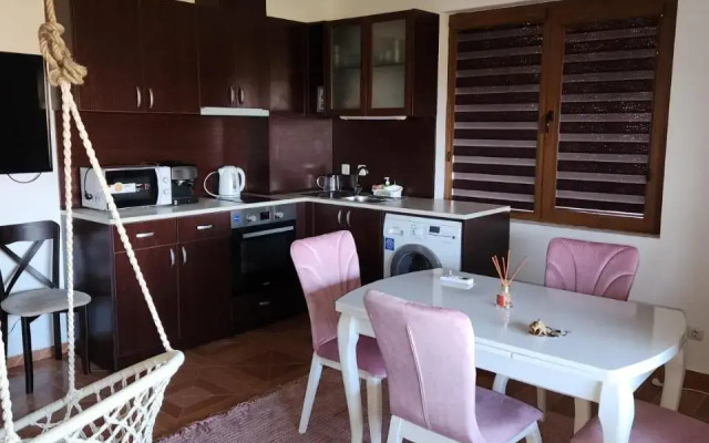 Panteli Apart House