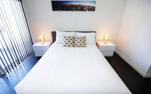 Hollywood Bright Suites