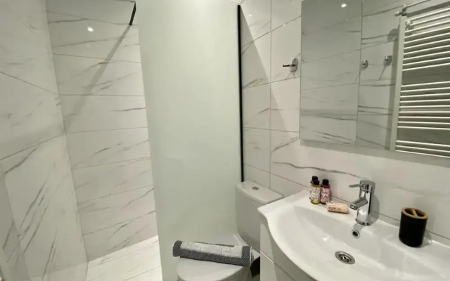 Oasis Garden Apartment