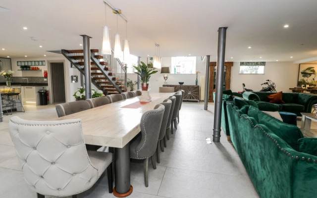 Capel Mawr, Basement 19