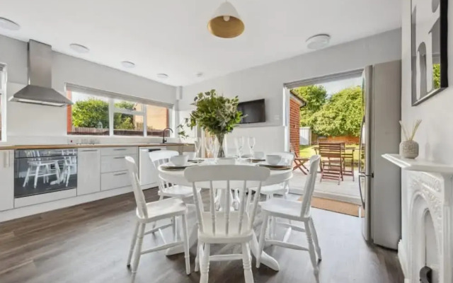 Fern House - Cosy 3 Bedroom House With Garden