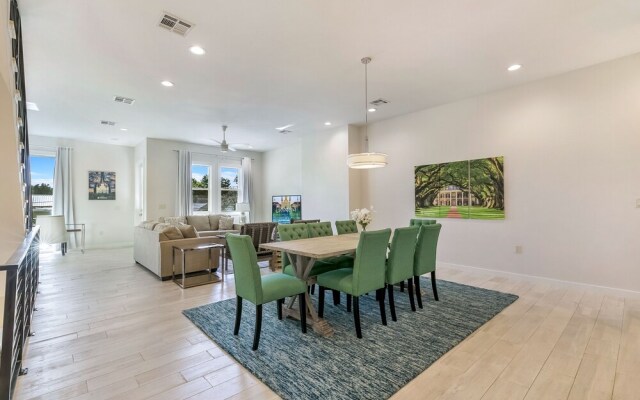 4 Bedroom Bienville Townhouses near Restaurants