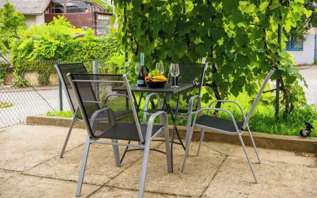 Family Friendly Apartment With Parking