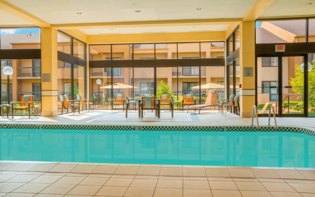 Courtyard by Marriott Chicago Deerfield