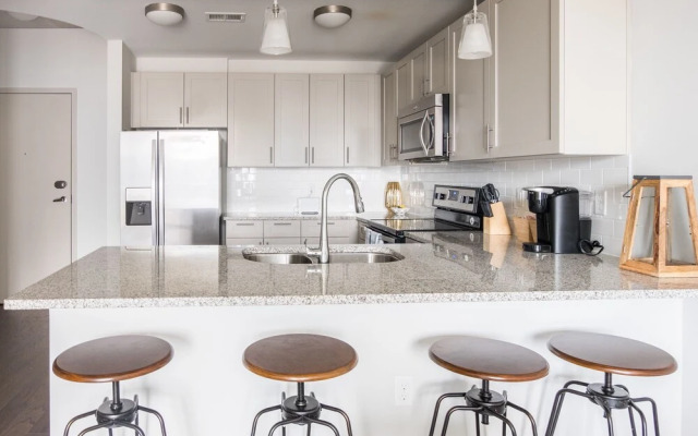 FRONTDESK Uptown Apts with City Views Charlotte