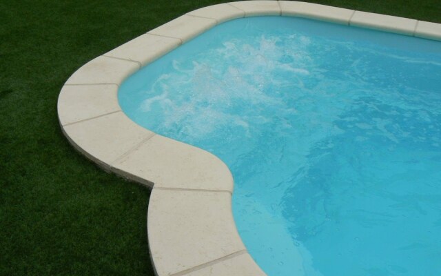 Chambres dans Villa avec Piscine