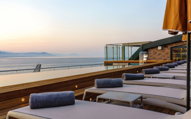 Numa Port Hotel