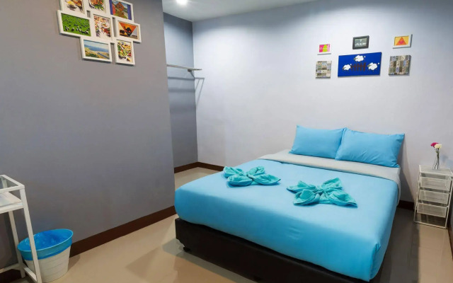 Wanderlust Bangkok Hostel