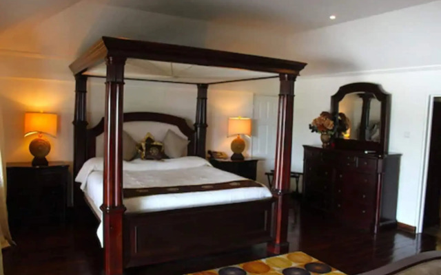 Beachcombers Hotel