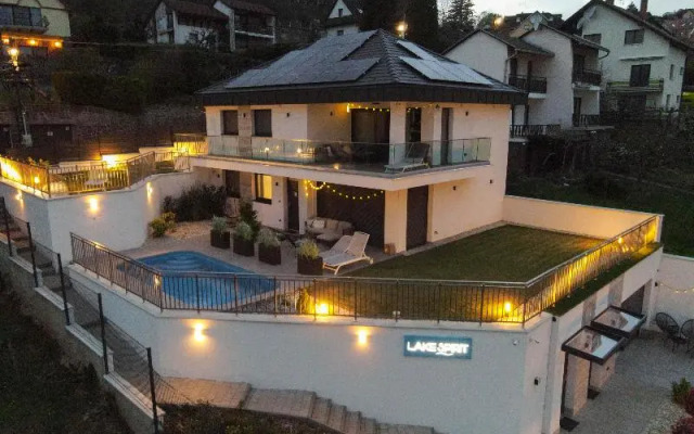 Lake Spirit Boutique Apartments