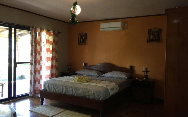 TipTop Hotel, Resto and Delishop