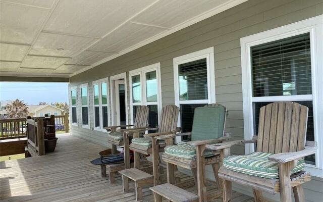 Sea Beauty 3 Bedroom Home by RedAwning