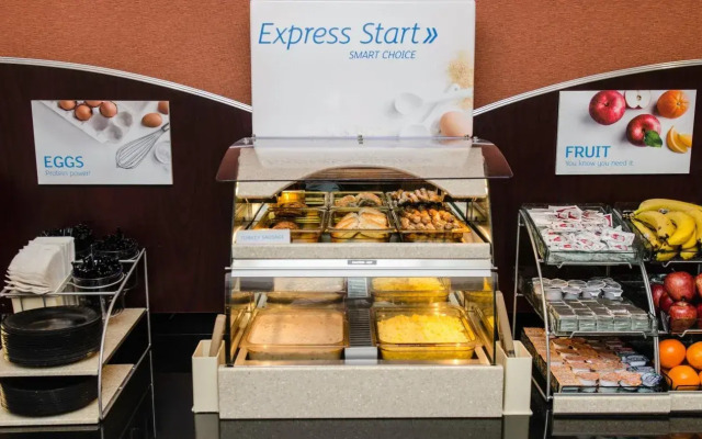 Holiday Inn Express & Suites Columbus - Easton Area by IHG