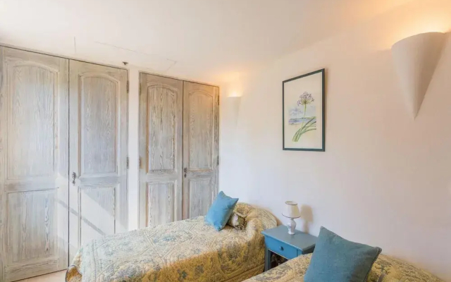 Chateau in Lorgues With Pool & Vineyard Views