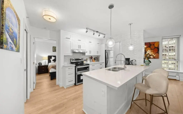 Water View Condo in Downtown Vancouver (2BR/2Bath)