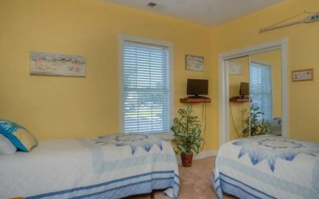 Magnolia Pointe 101 4811 3 Br condo by RedAwning