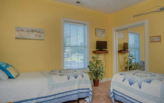 Magnolia Pointe 101 4811 3 Br condo by RedAwning