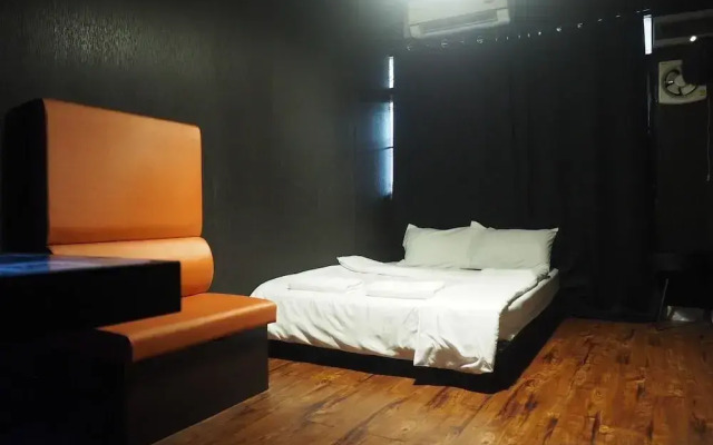 Doctor Alien Hostel