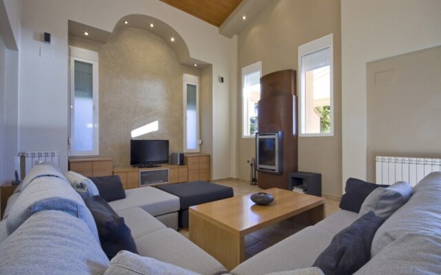 Villa - 5 Bedrooms with Pool, WiFi and Sea views - 105008