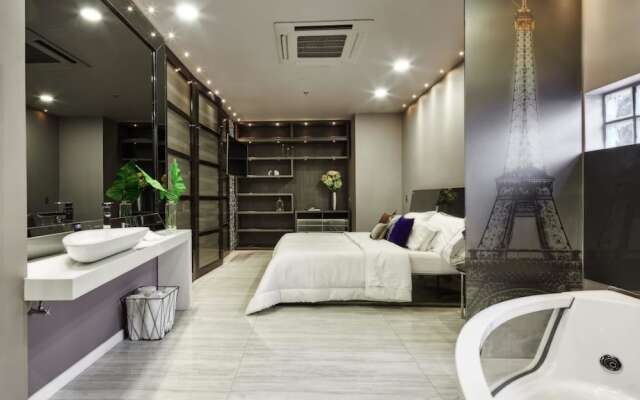 Hotel Paris Luxury Suites