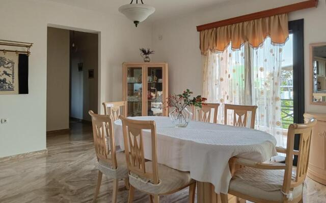 Spacious House in a Quiet Neighbourhood