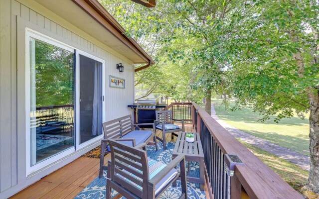 Bella Vista Home w/ Deck + Trails: On Golf Course!