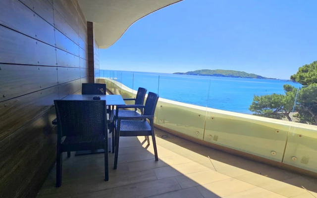 Royalis Suites