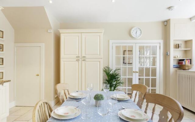 Picturesque Mews House on Cosy Cobbled Street