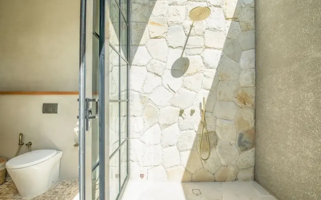 Villa Serai 5br to the Beach