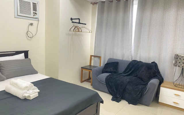 Cozy Room in Modern Parañaque Condo With 2 Bedrooms