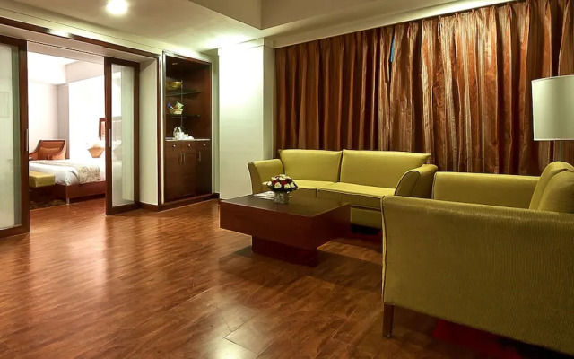 Golden Plaza Hotel