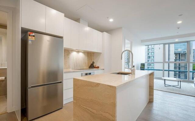 Modern Bright Central Apartment