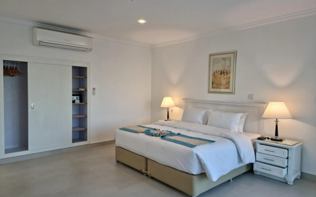 Holiday Beach Resort