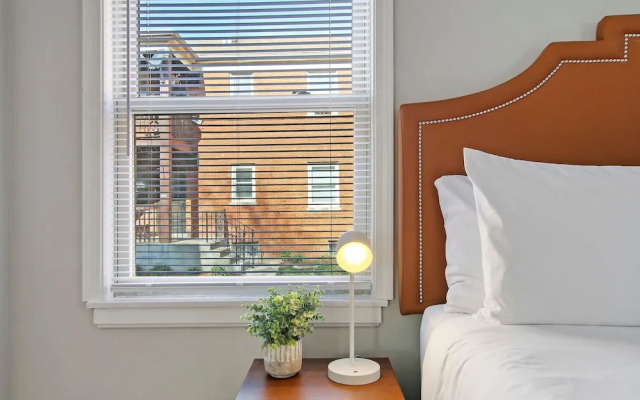 1BR Roomy Apartment in Bowmanville