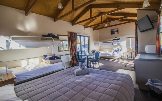 Te Anau Top 10 Holiday Park