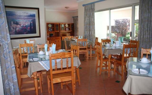 Woodmead Guest Lodge