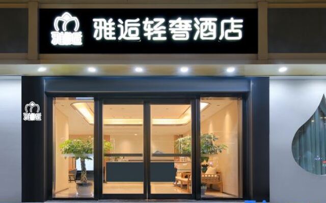 Yahou Light Luxury Hotel