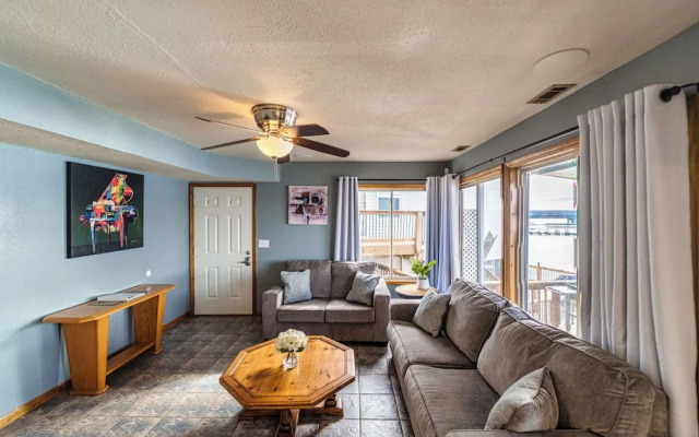 Redbud Retreat Amenity-filled Waterfront Home!