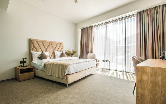 Central Carol ApartHotel