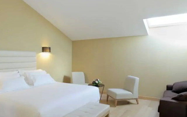 Отель NH Collection Cáceres Palacio de Oquendo