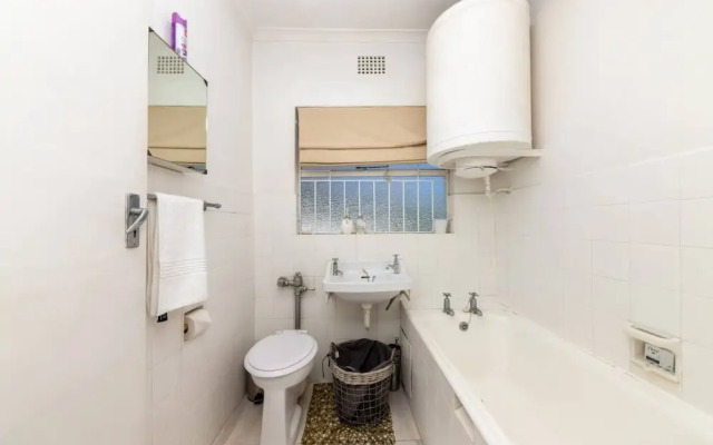Bright and Homey 1 Bedroom in Gardens
