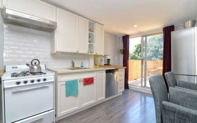 3 Bedroom Leslieville Flat With Roof Terrace