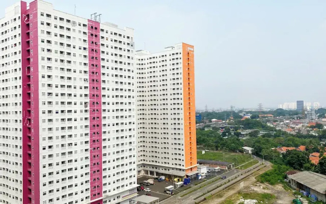 Best Deal And Comfy 1Br Green Pramuka City Apartment