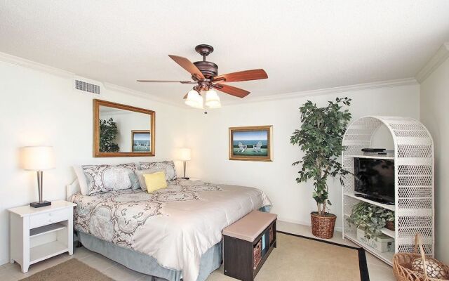 Shoreline 1074 Condo by RedAwning