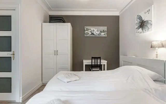 Cosy Apartment in Sint Maartensbrug Near the Beaches