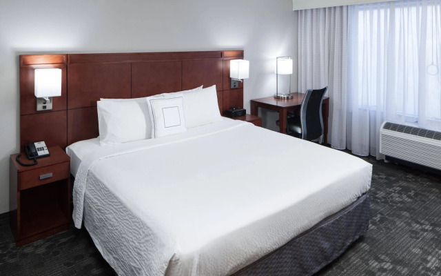 Courtyard by Marriott Alexandria Old Town/Southwest